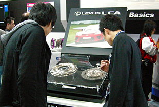 LEXUS LFAクラッチ展示